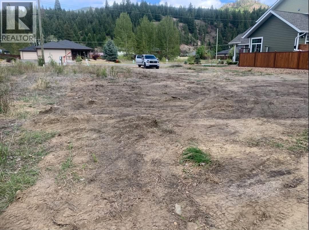 4765 SPRUCE CRESCENT - 4