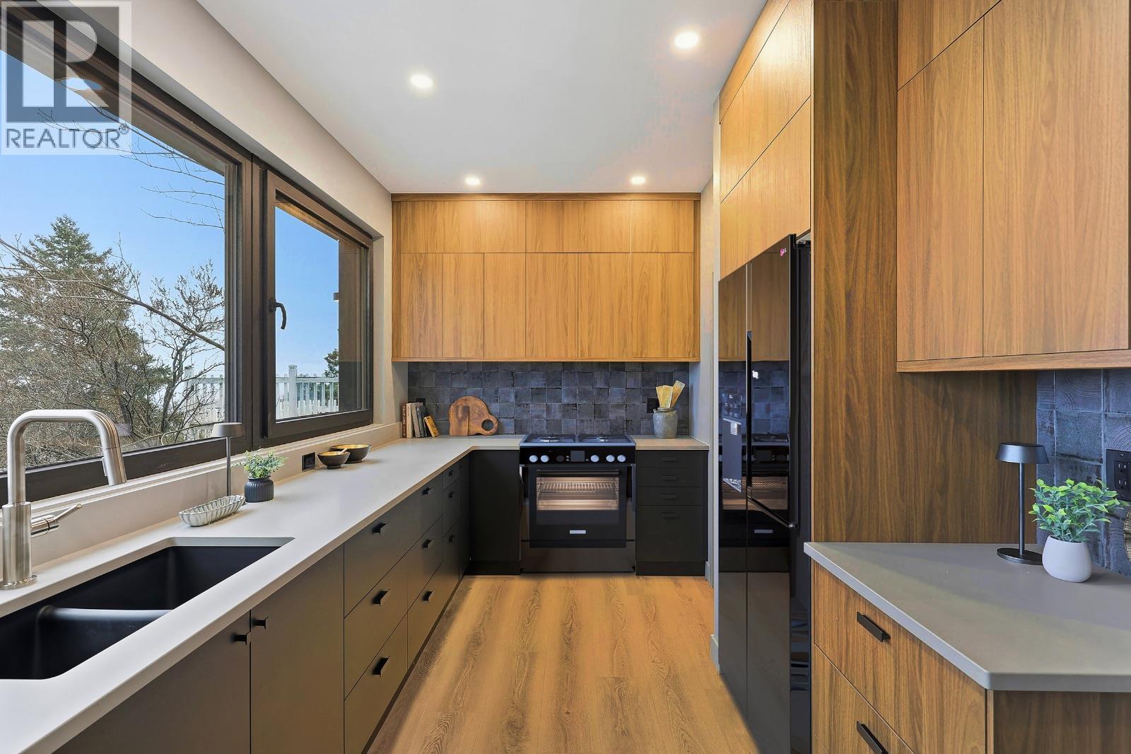 614 COWAN STREET - 16