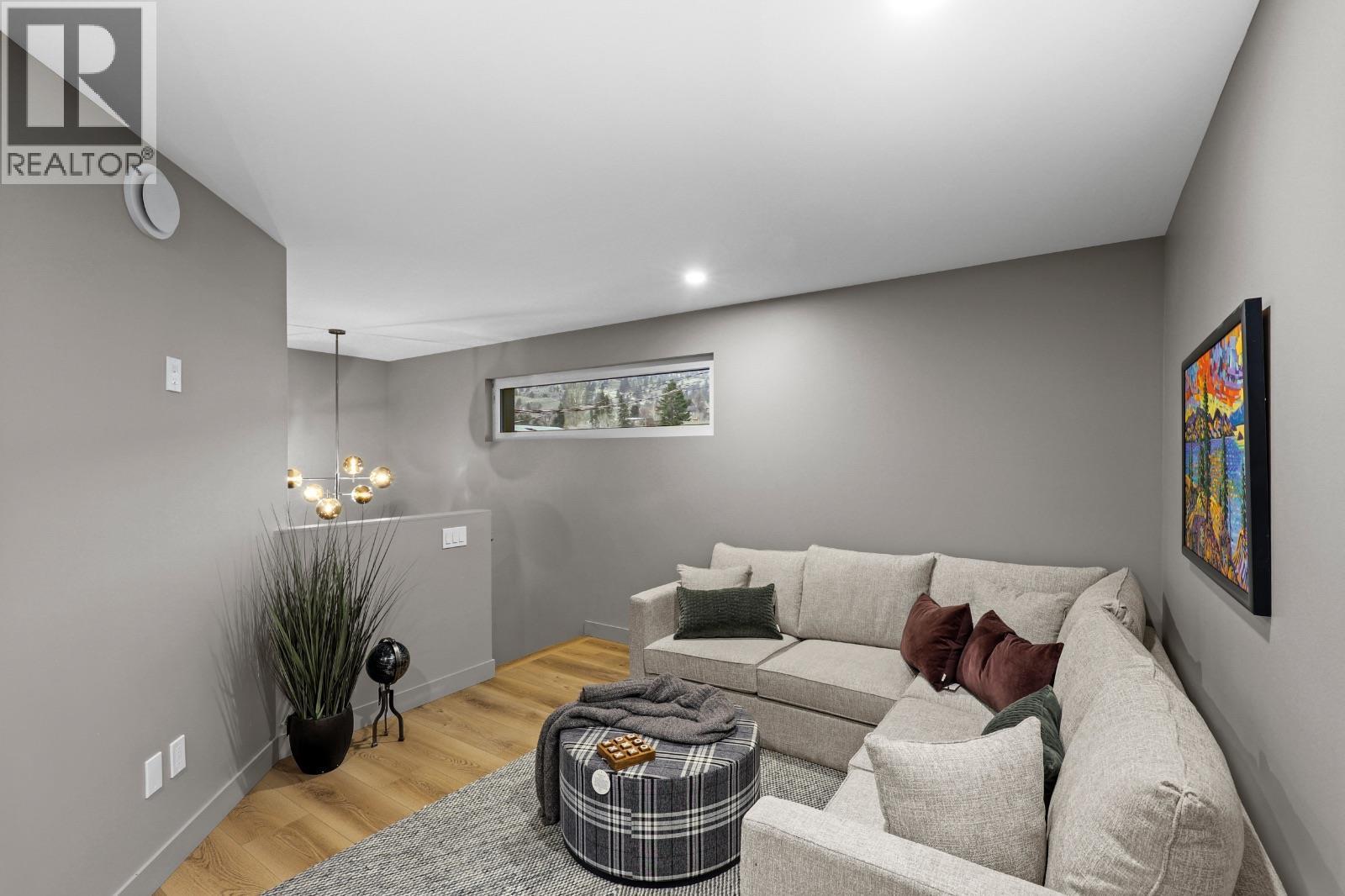 614 COWAN STREET - 19