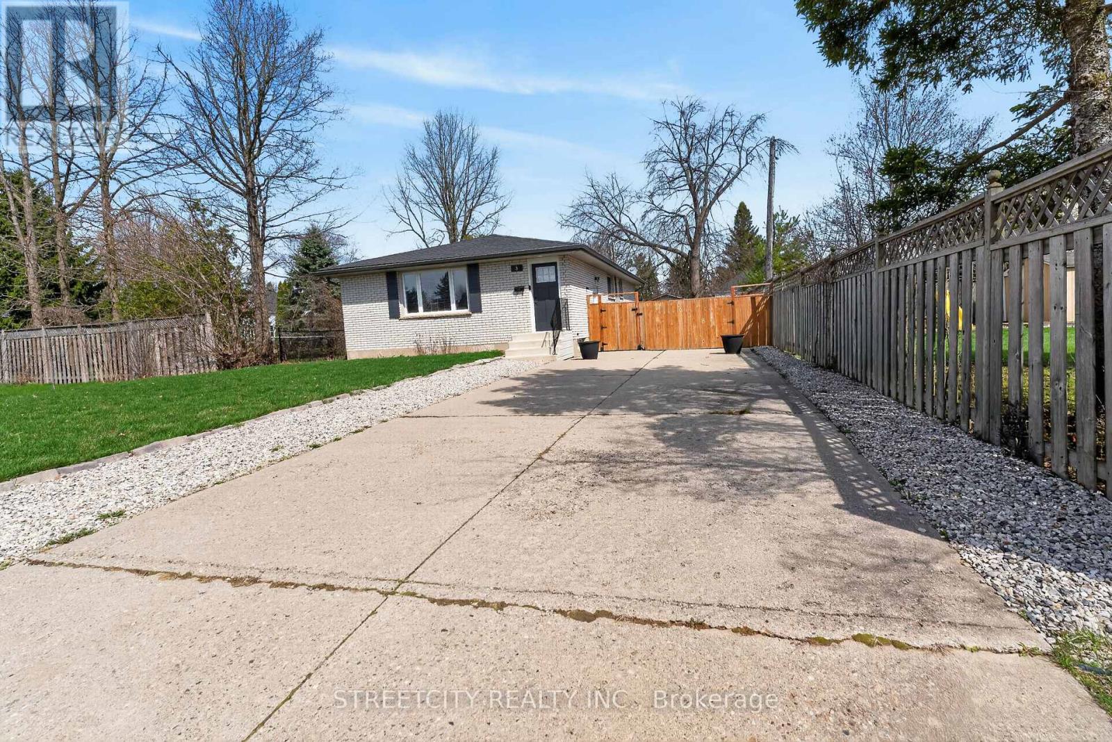 3 BRINKMAN COURT Property Photo