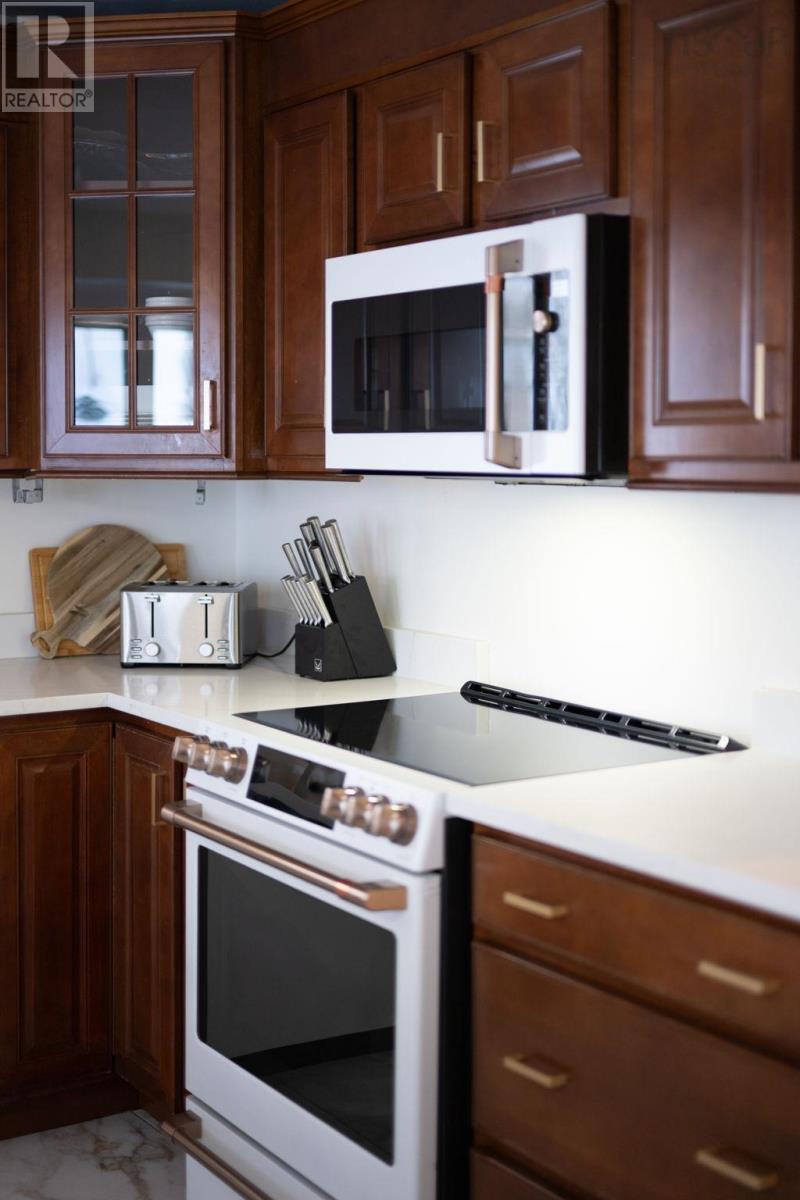 Property 48 of 50 of 8 & 10 Sailboat Lane