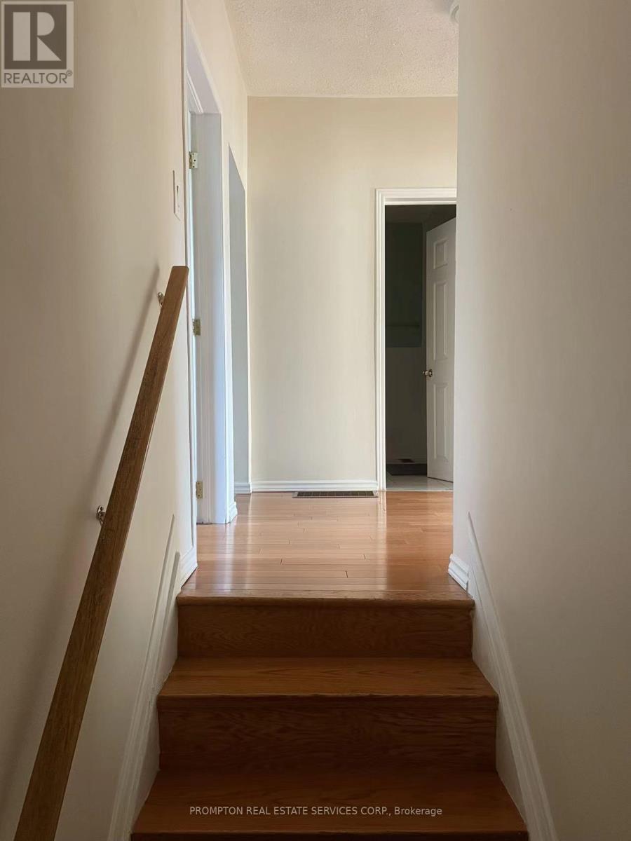 Listing photo of 763 DUNDAS STREET W