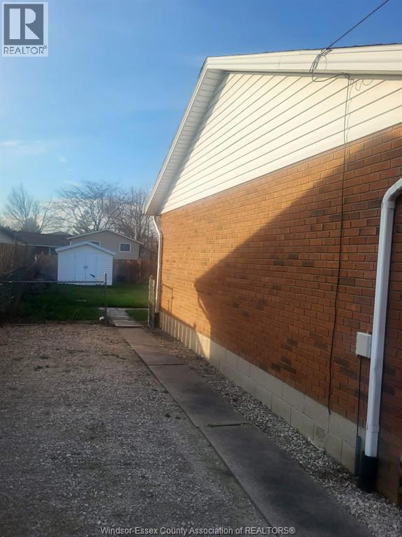 215 FAIRVIEW AVENUE East, Essex, Ontario, N8M1X9 — Photo 4