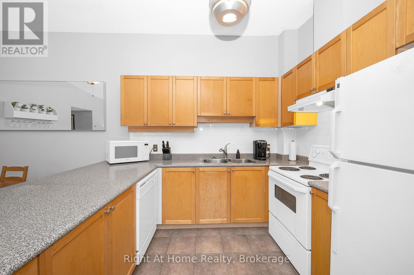 #706 1701 LAMPMAN AVENUE - 18