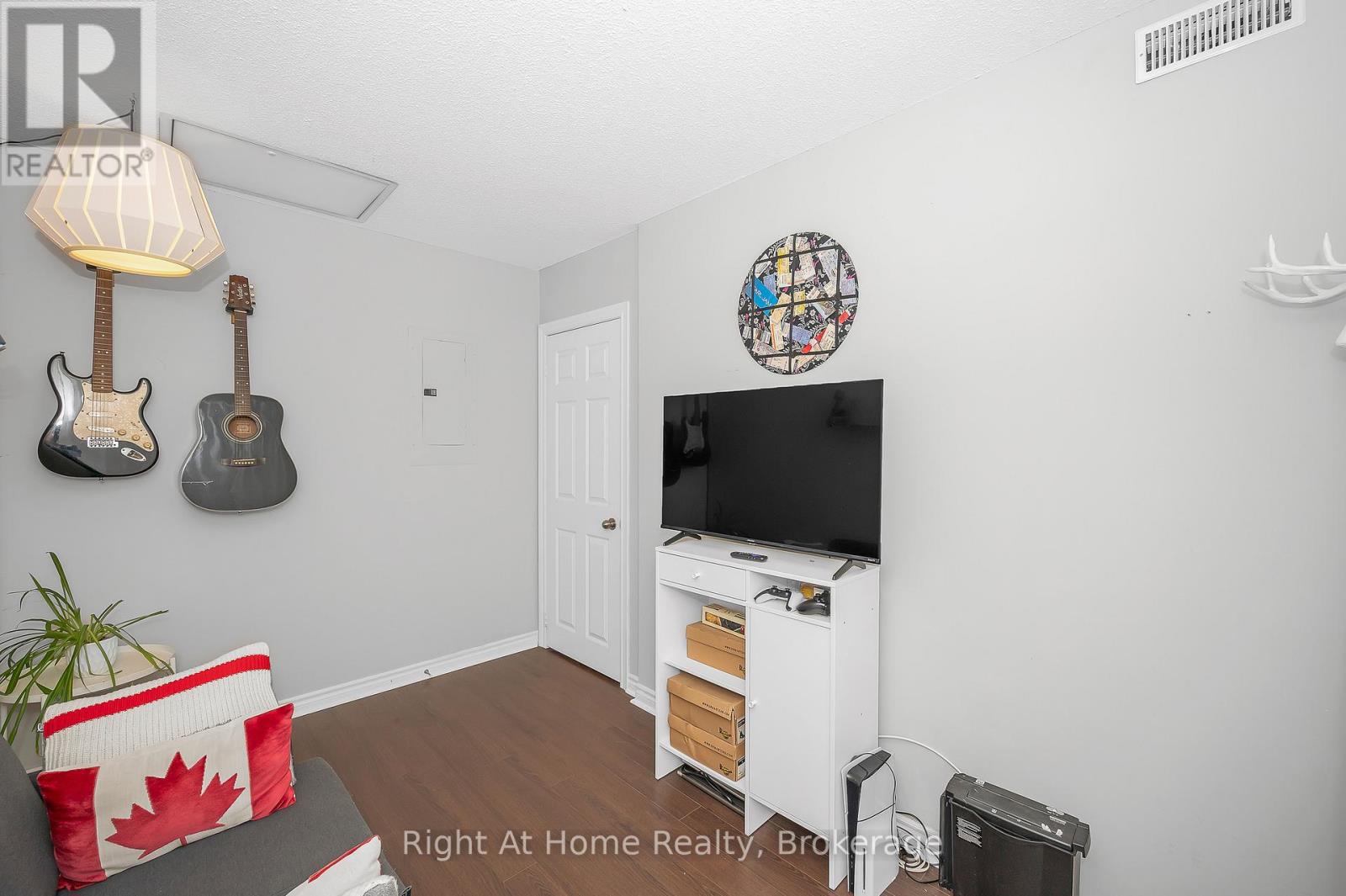 #706 1701 LAMPMAN AVENUE - 27