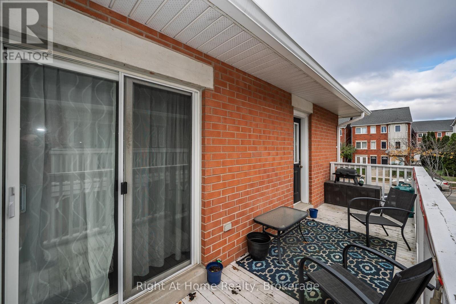#706 1701 LAMPMAN AVENUE - 32