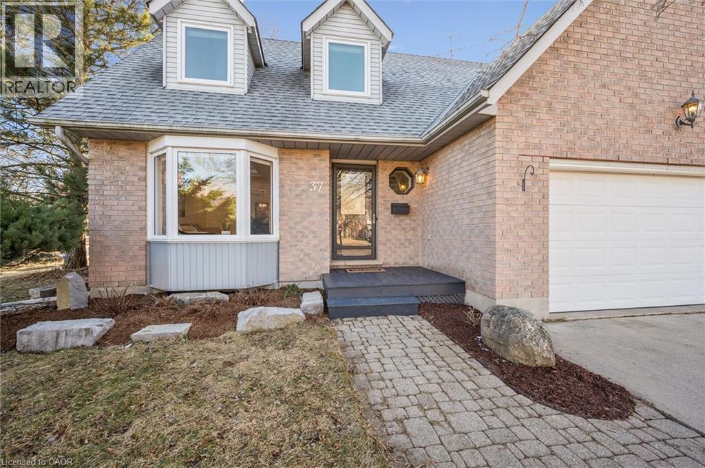 37 ENFIELD Drive — photo 3