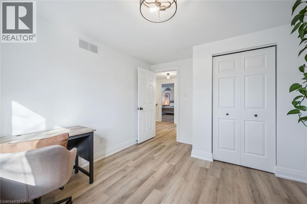 37 ENFIELD Drive — photo 20