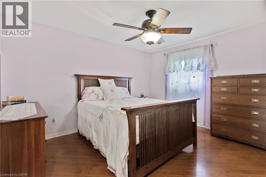 46 FOXHILL Crescent - 12