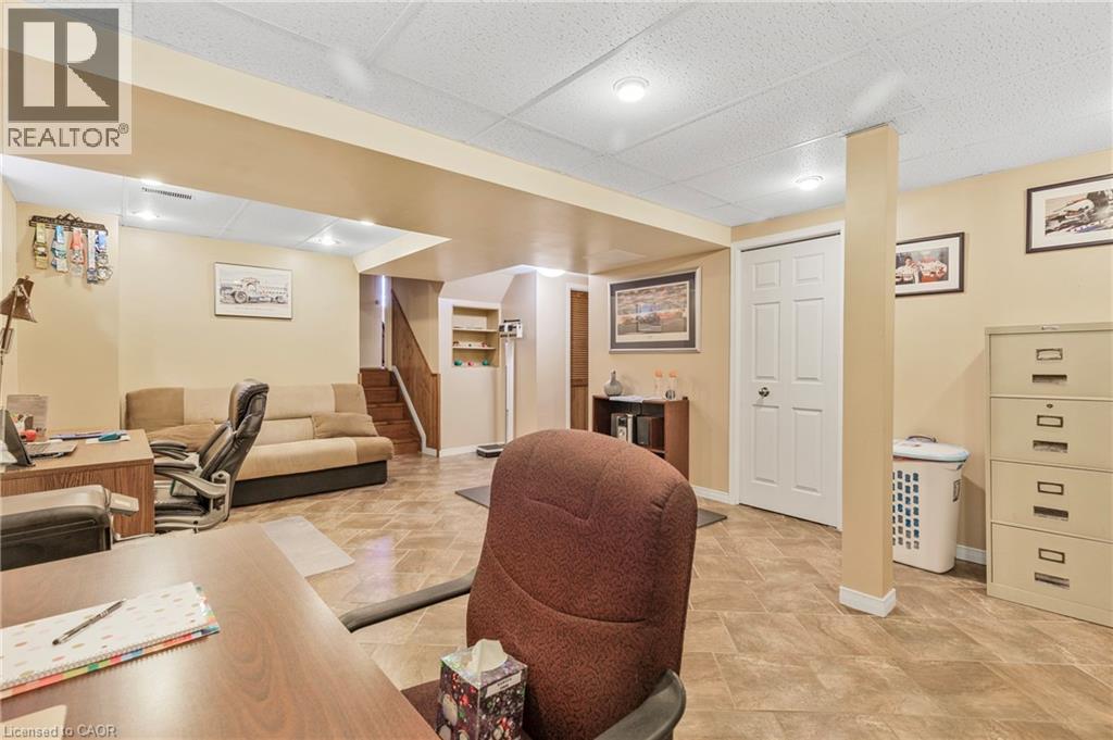 46 FOXHILL Crescent - 27