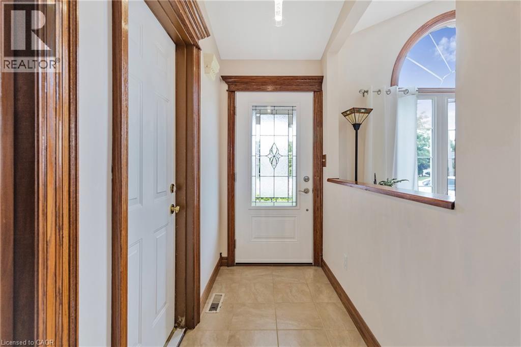 46 FOXHILL Crescent - 3