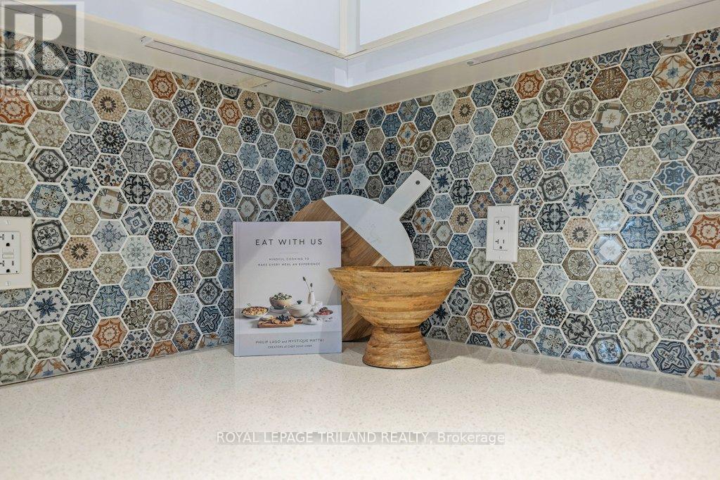 88 BRISCOE STREET E Property Photo