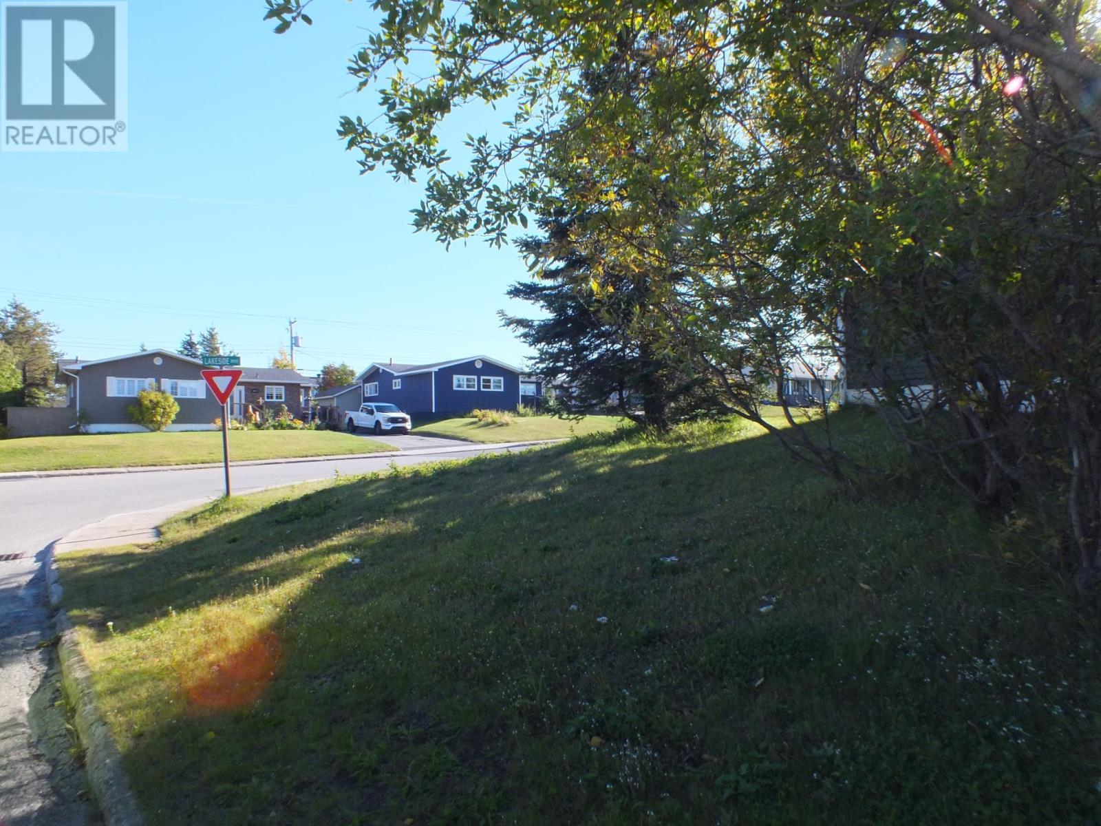 401 Lakeside Drive — photo 11