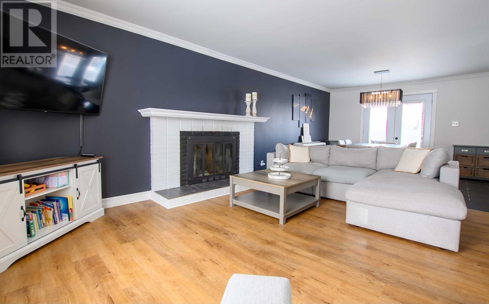 401 Lakeside Drive — photo 17