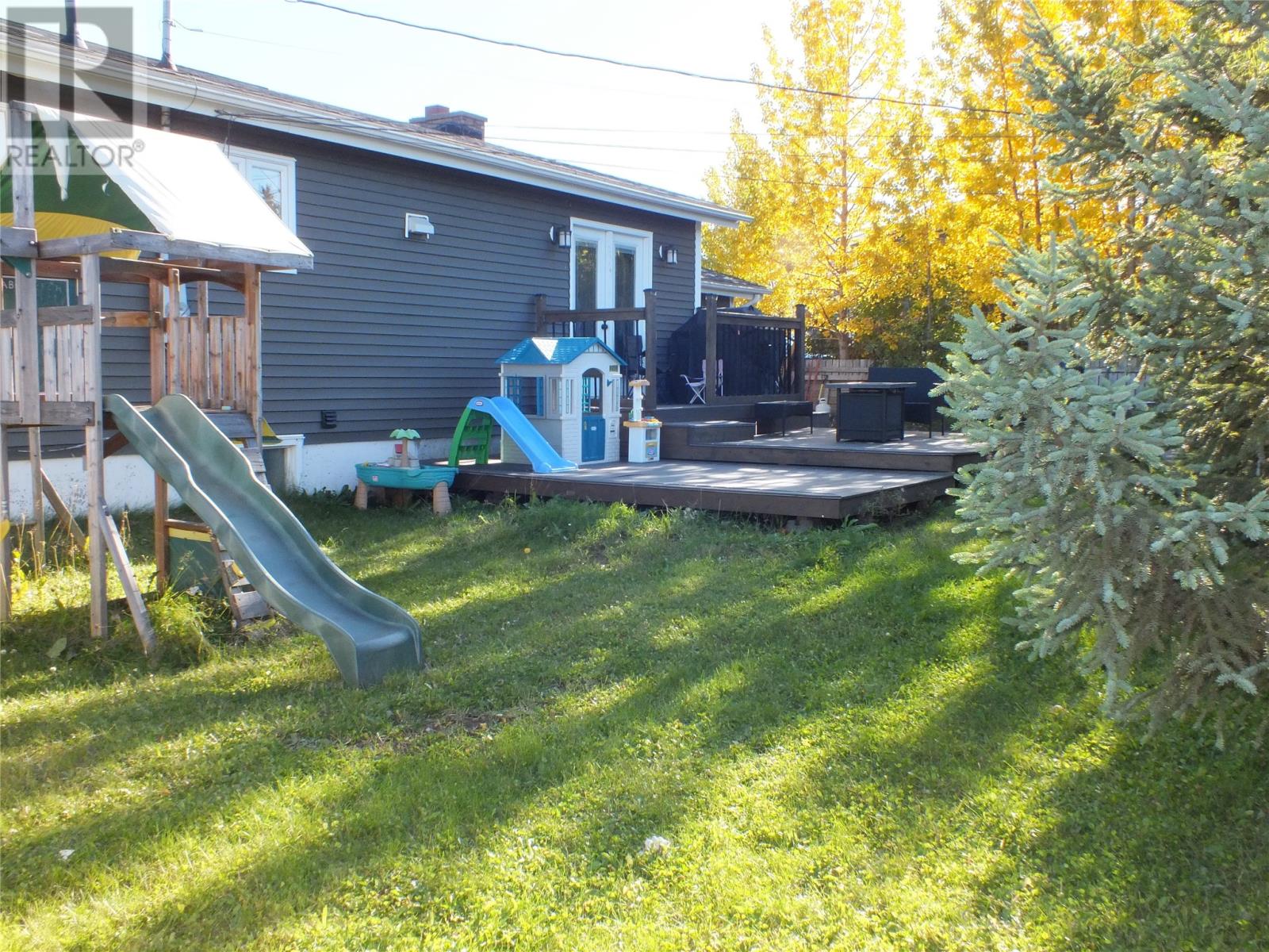 401 Lakeside Drive — photo 2