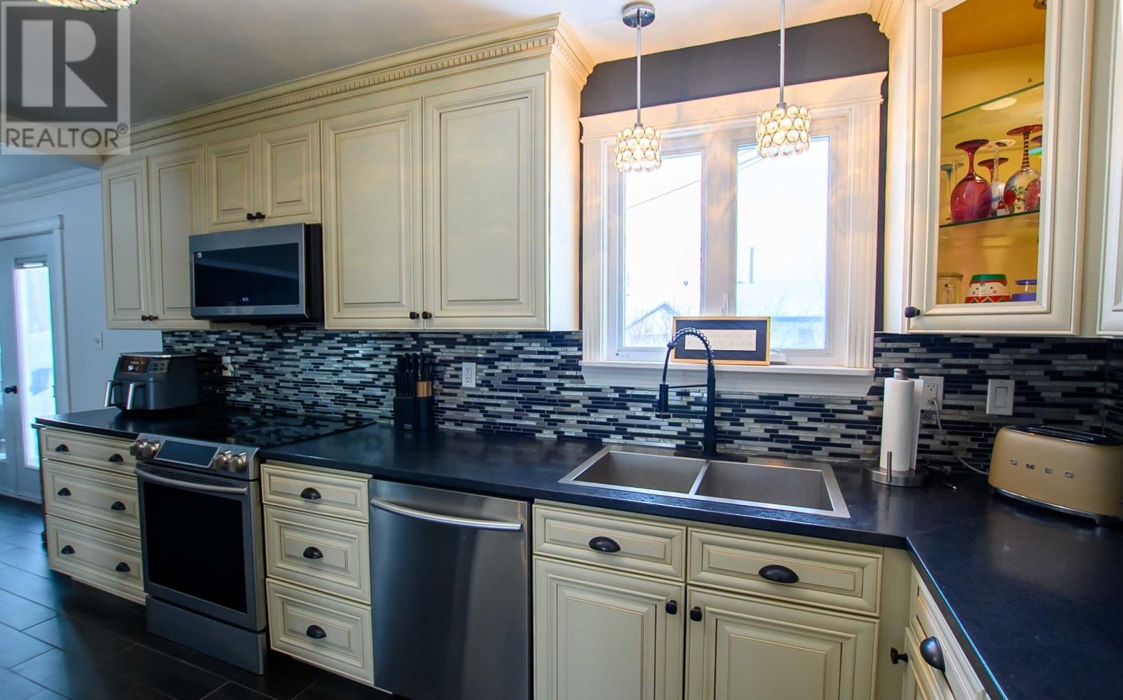 401 Lakeside Drive — photo 24