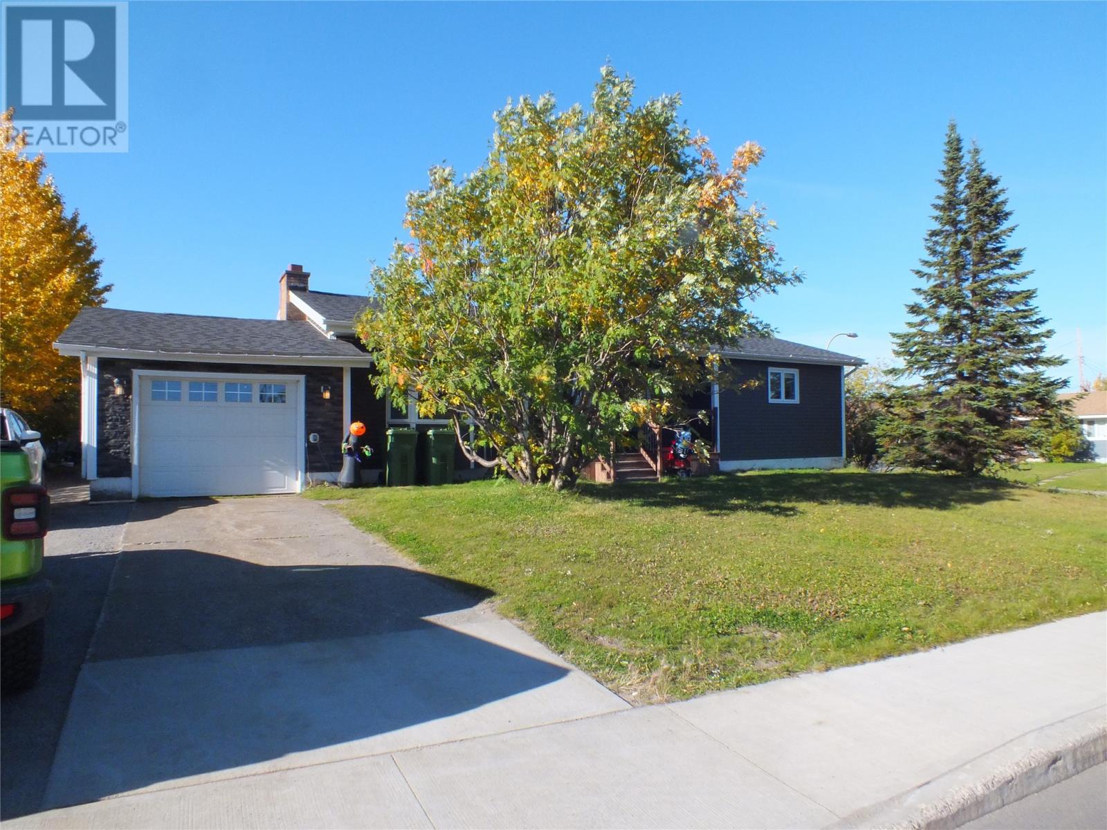 401 Lakeside Drive — photo 3