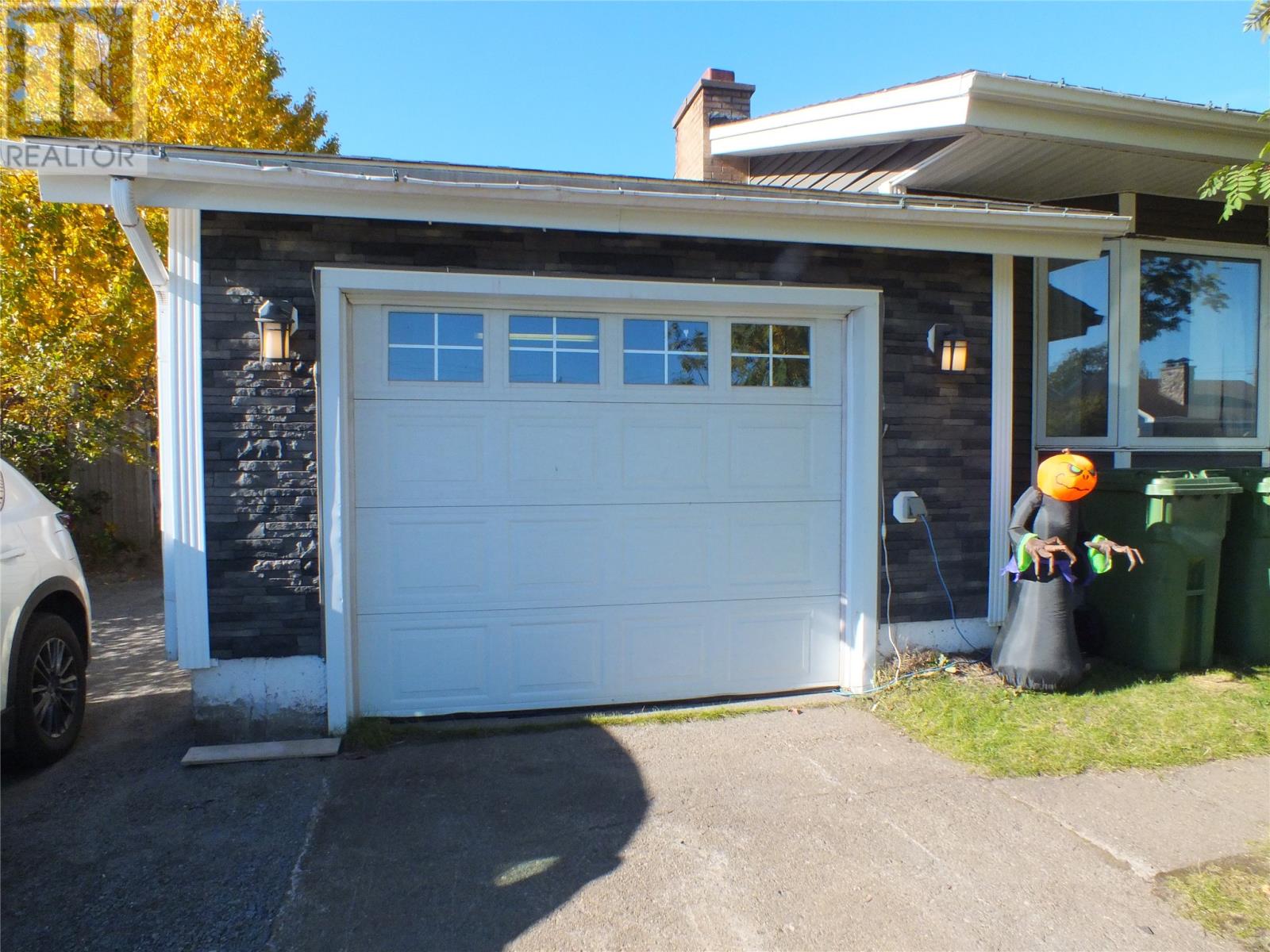 401 Lakeside Drive — photo 4