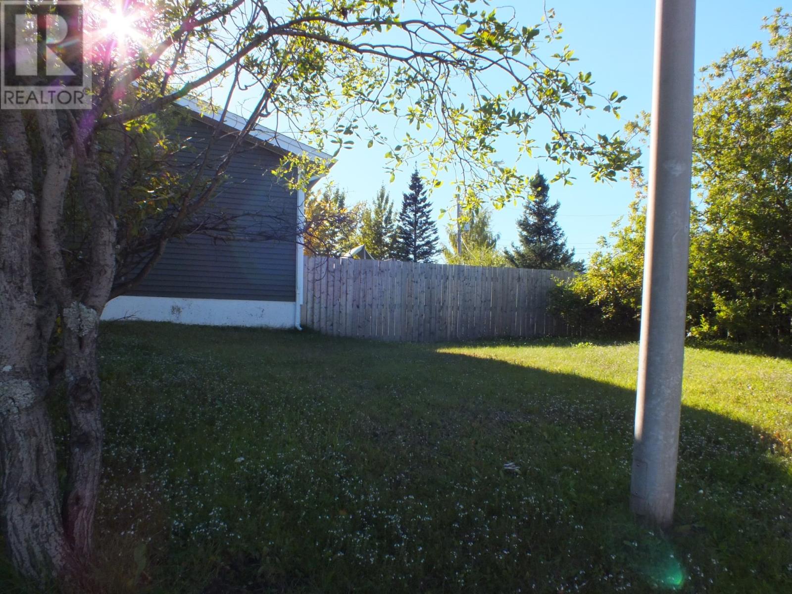 401 Lakeside Drive — photo 9