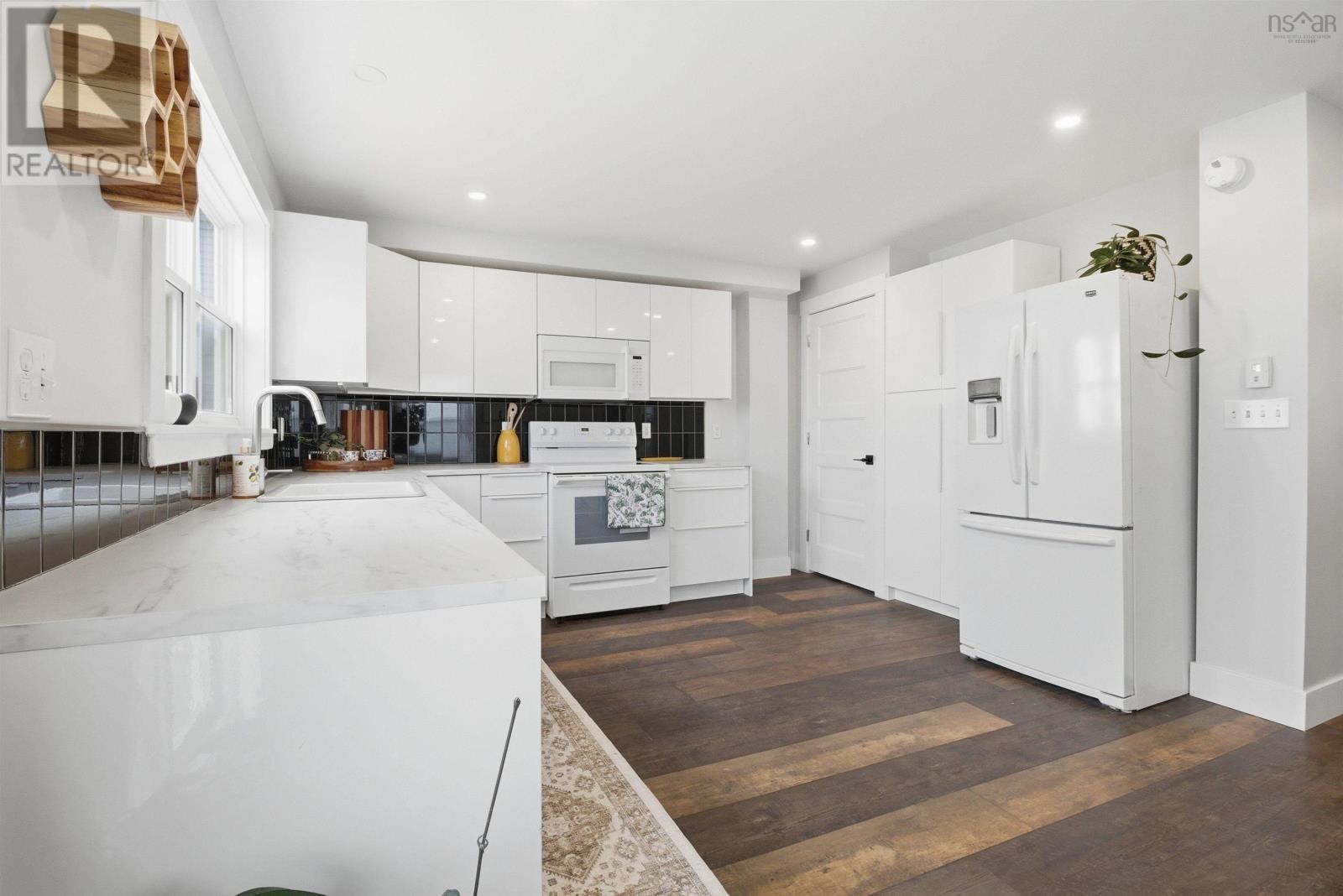 Property 14 of 43 of 78 Joffre Street