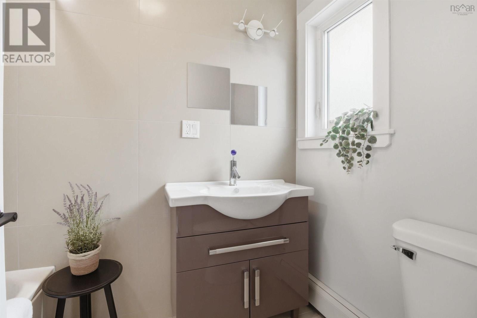 Property 23 of 43 of 78 Joffre Street