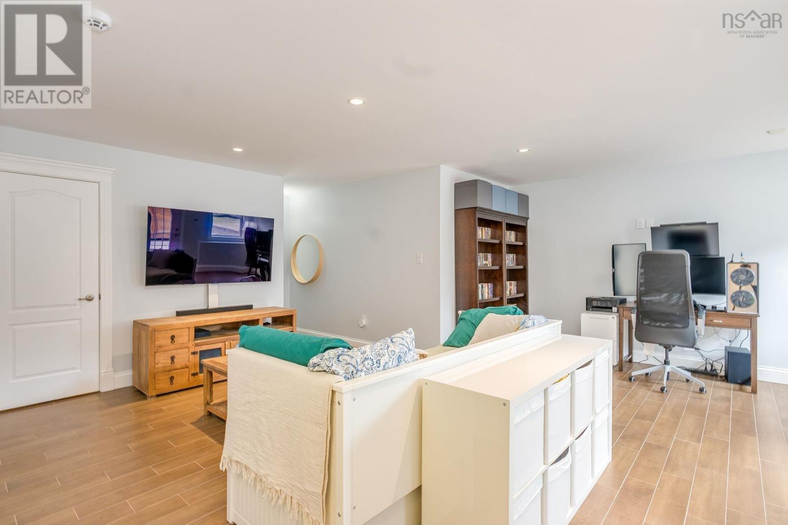 Property 32 of 45 of 86 Sloane Court