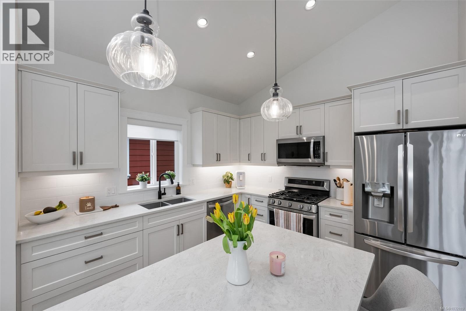 302 EDGEWOOD CRES - 10