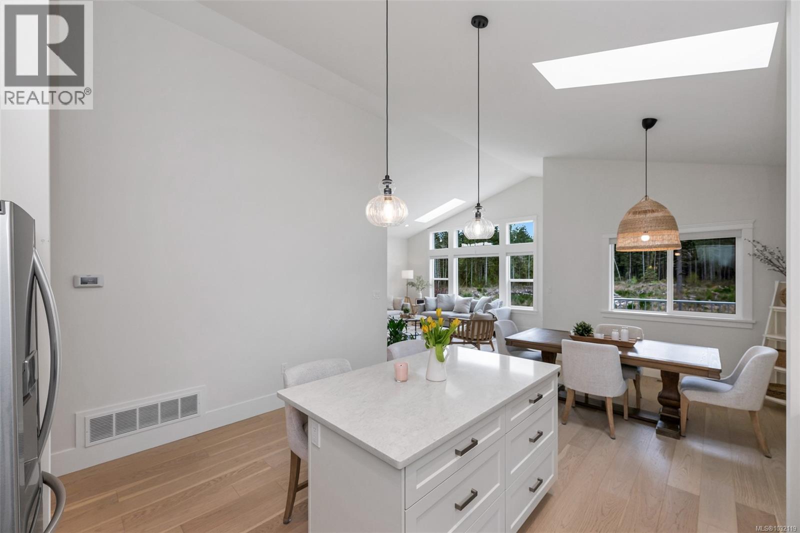 302 EDGEWOOD CRES - 11