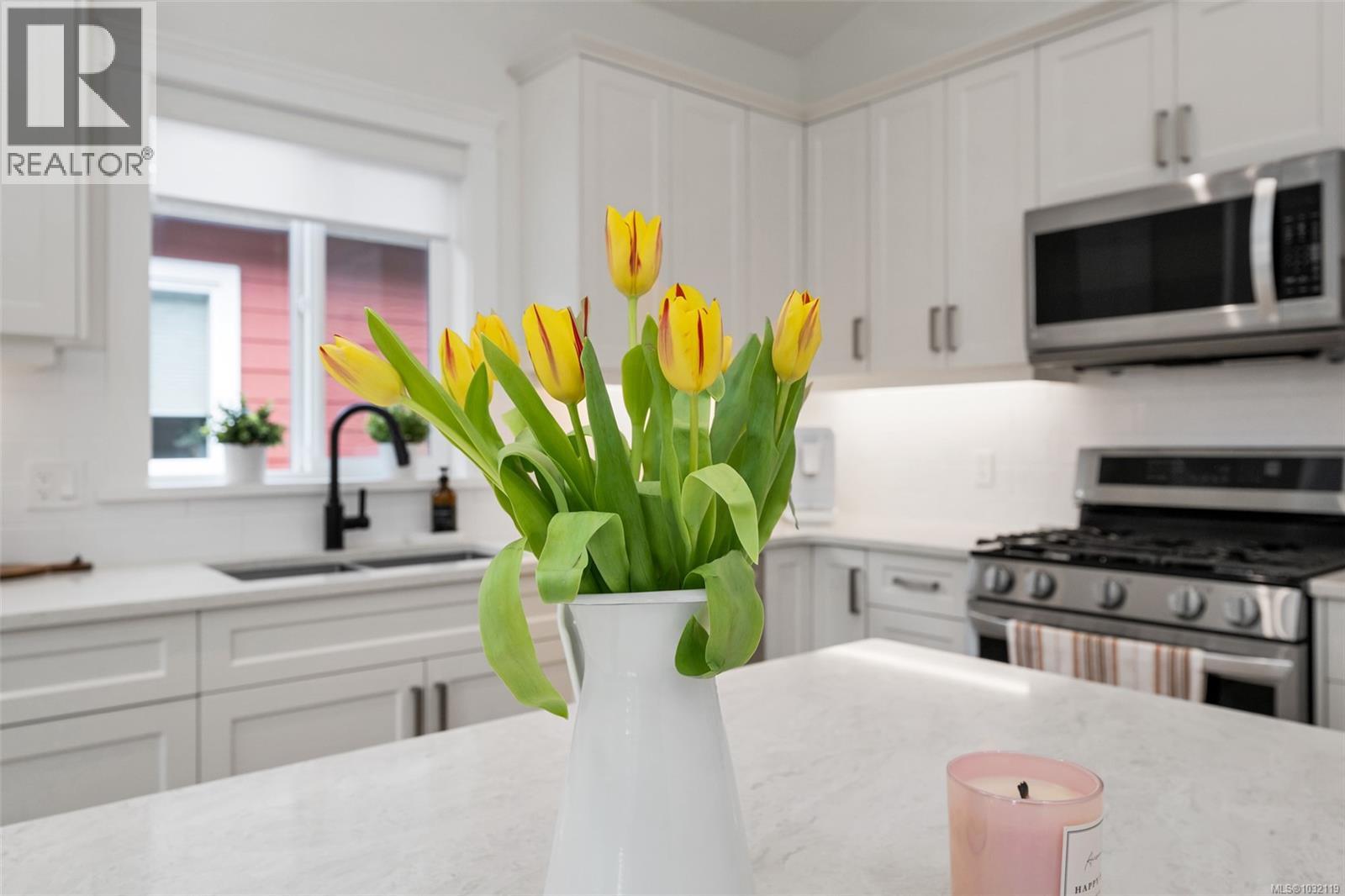 302 EDGEWOOD CRES - 14