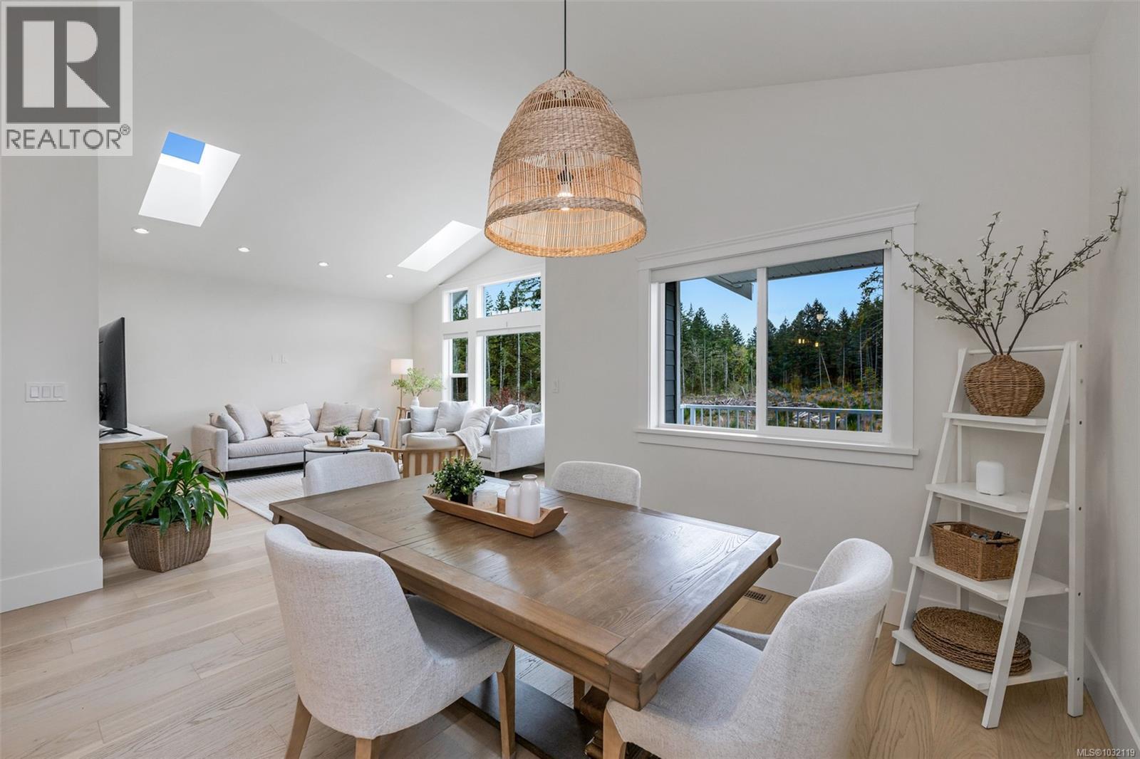 302 EDGEWOOD CRES - 15