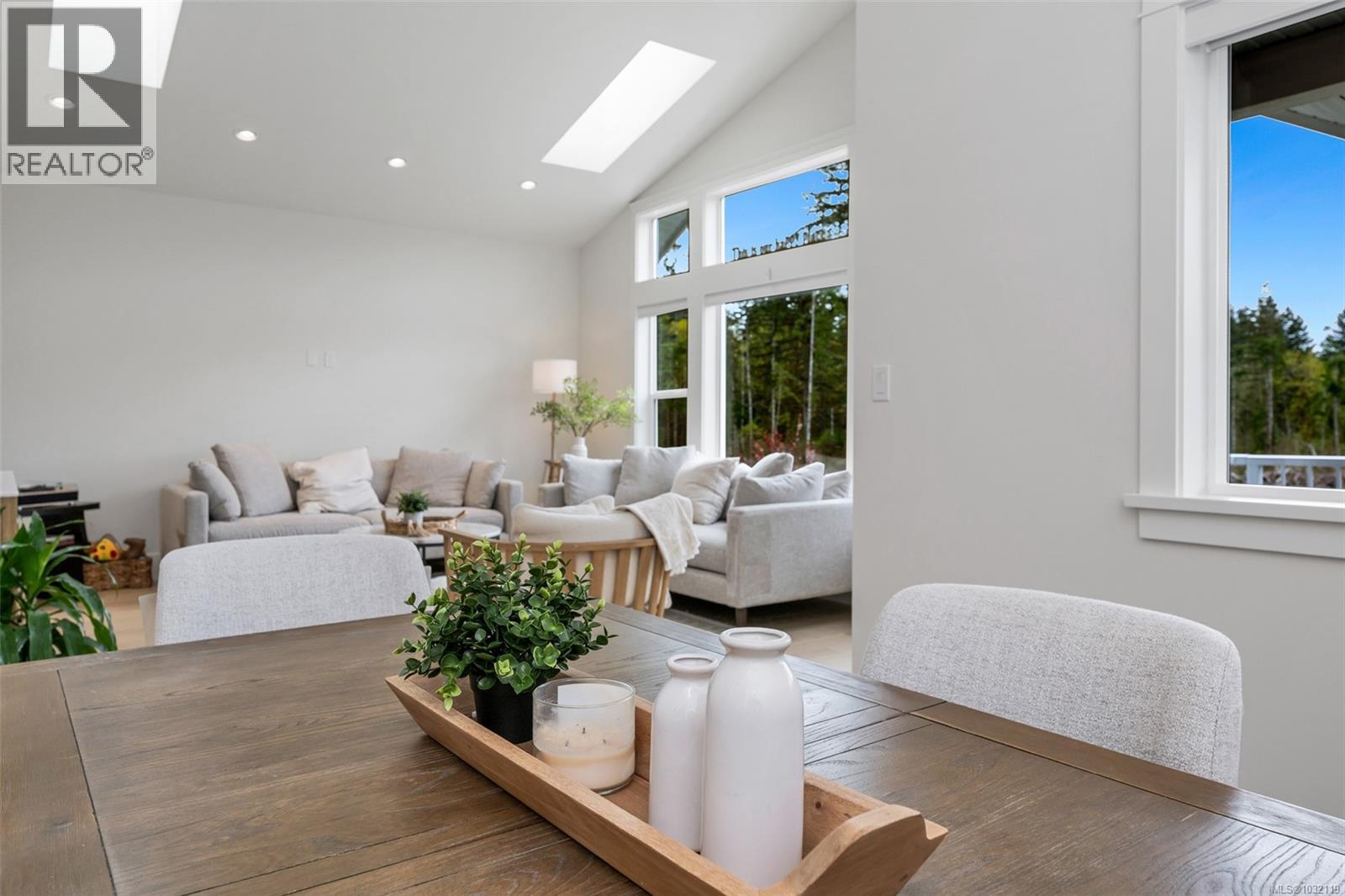 302 EDGEWOOD CRES - 16