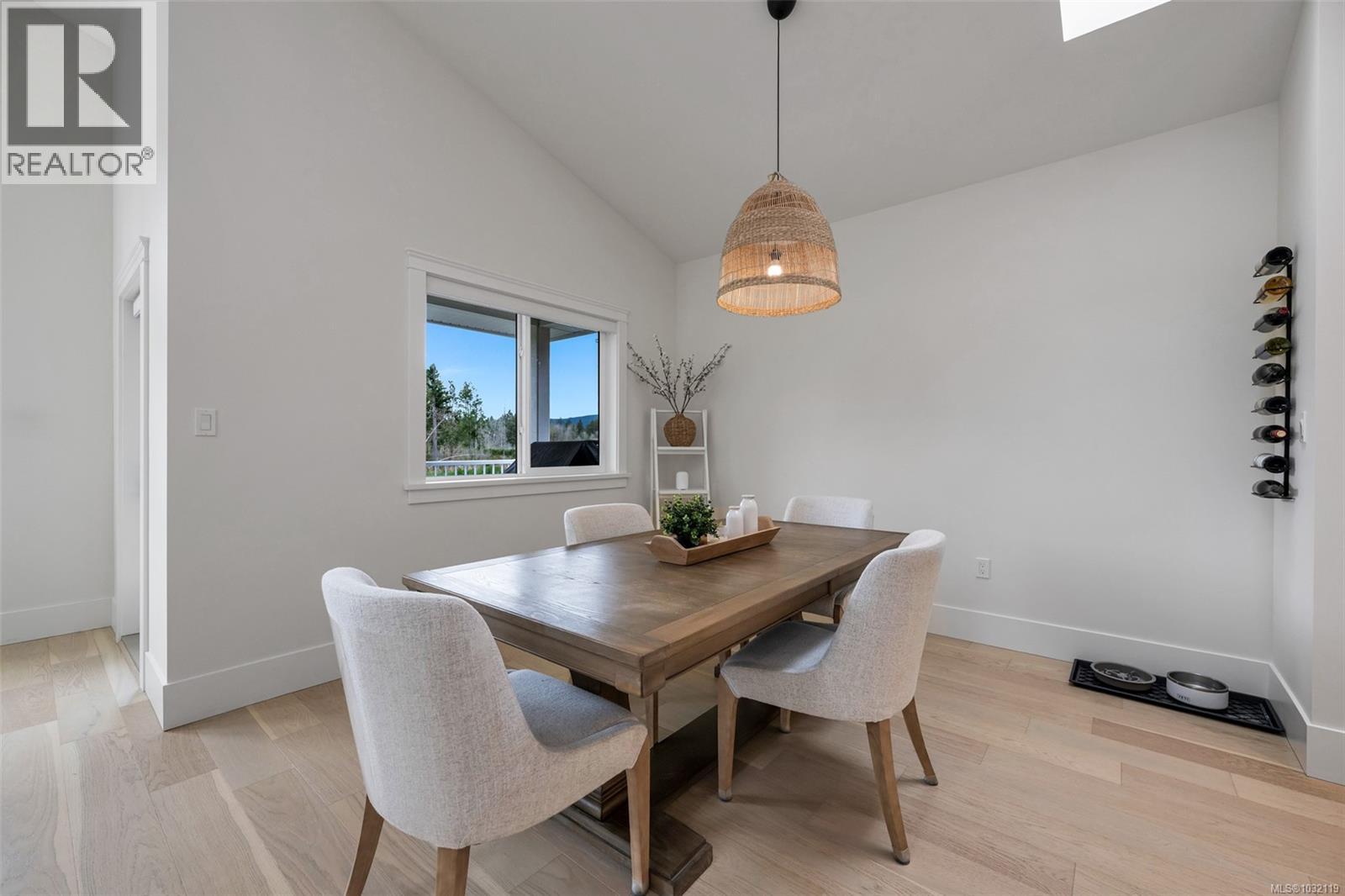 302 EDGEWOOD CRES - 17