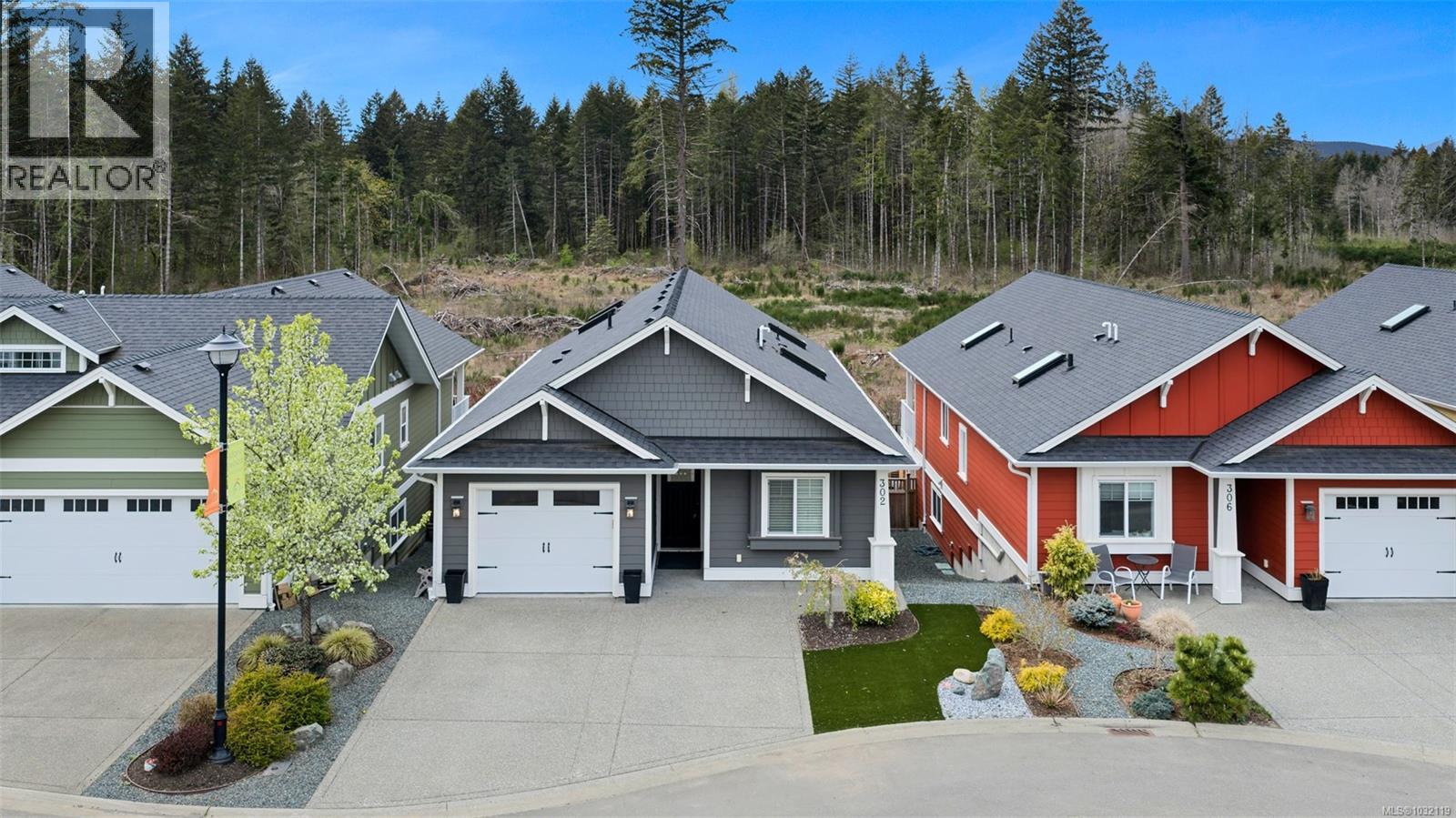 302 EDGEWOOD CRES - Image 2