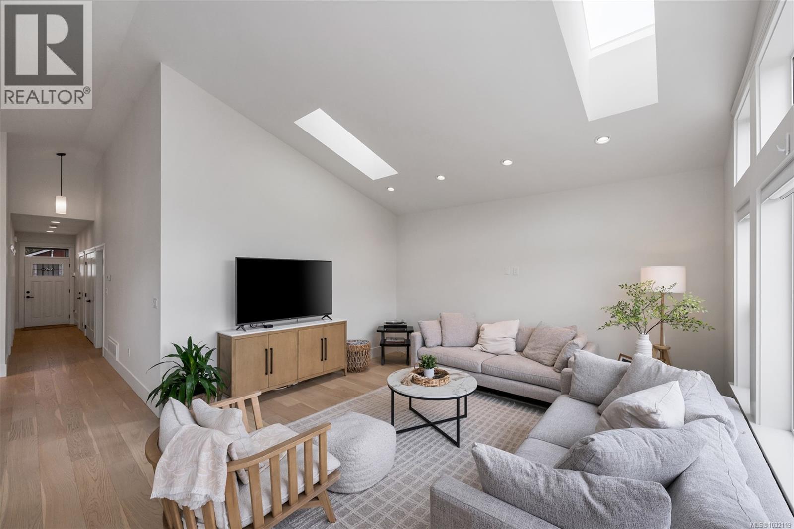 302 EDGEWOOD CRES - 20