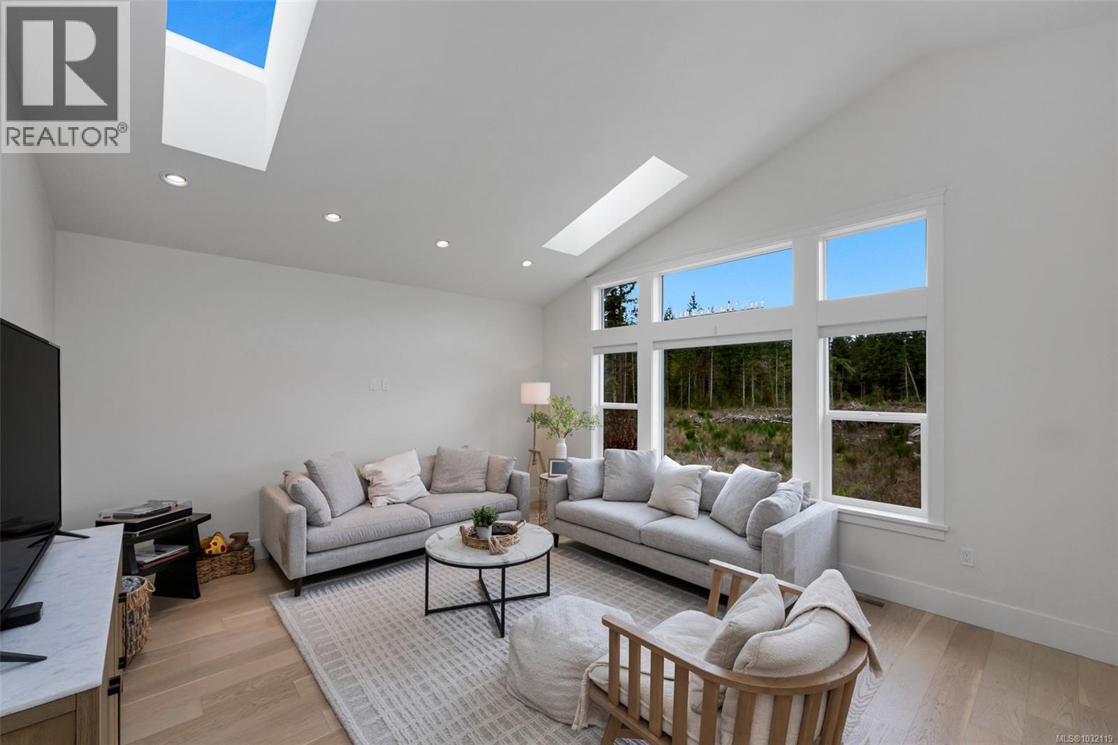 302 EDGEWOOD CRES - 21