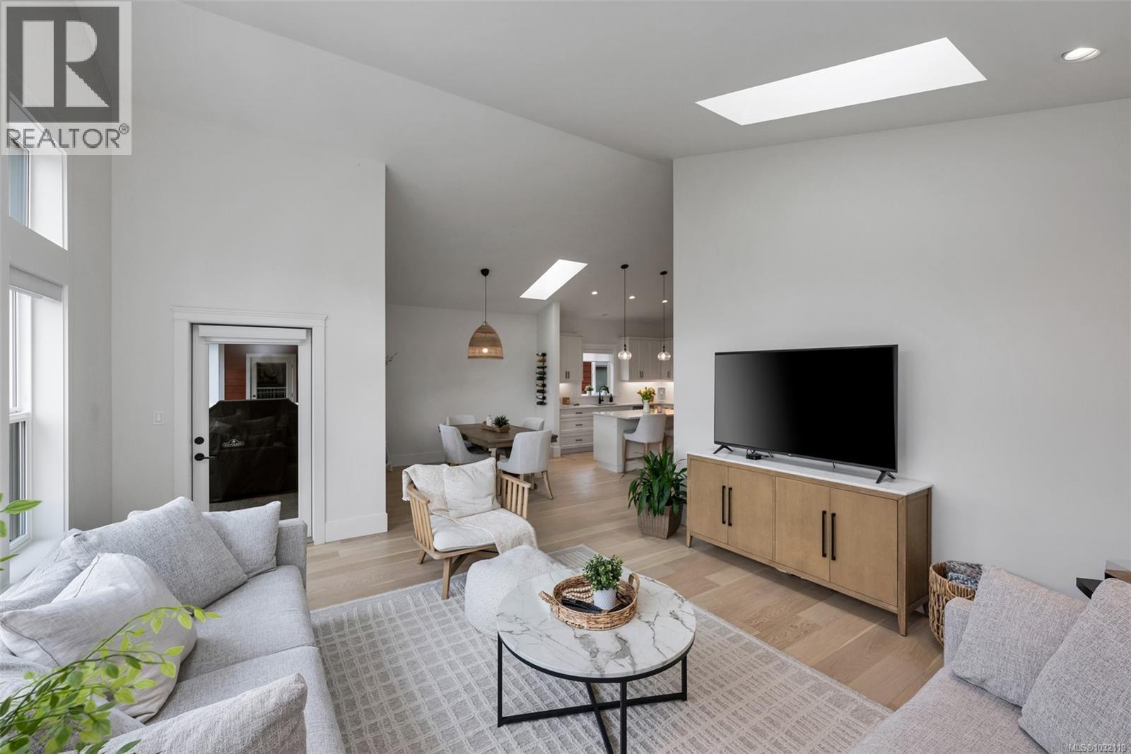 302 EDGEWOOD CRES - 23