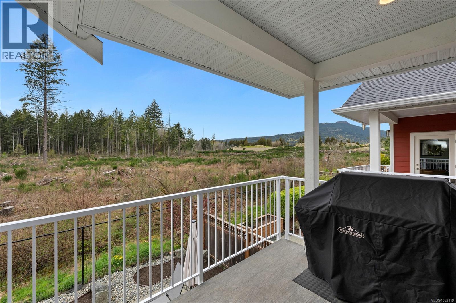 302 EDGEWOOD CRES - 25