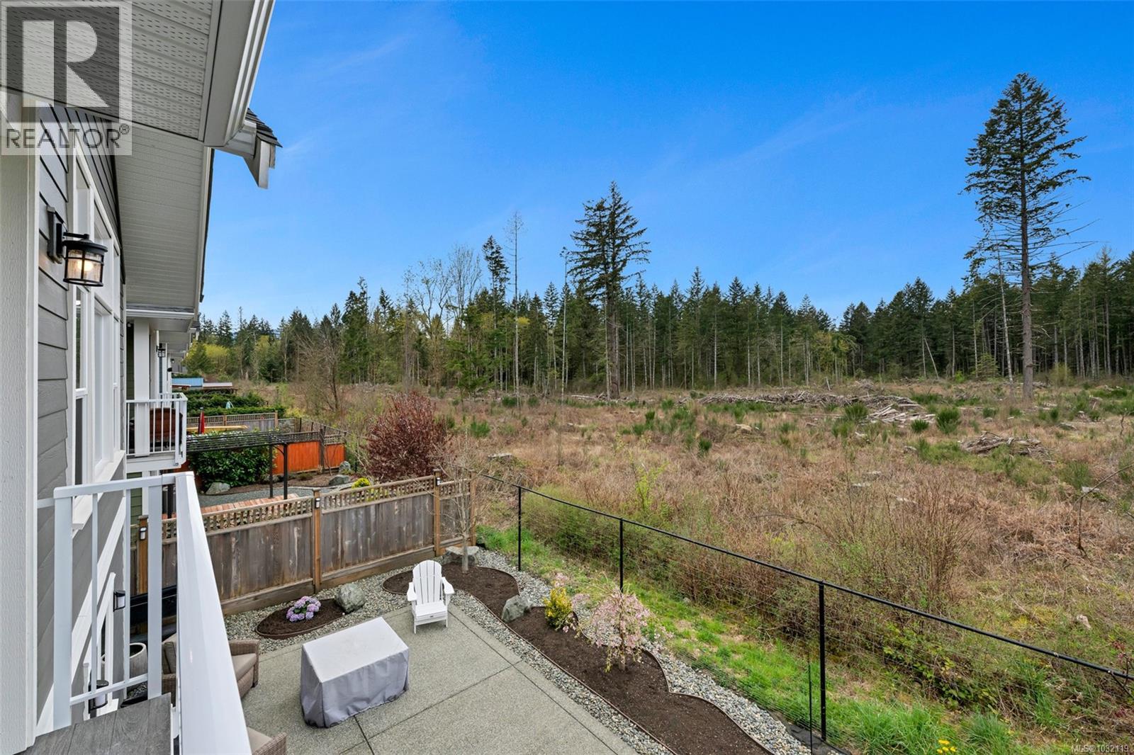 302 EDGEWOOD CRES - 26