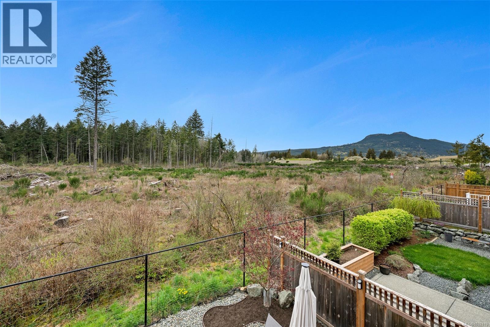 302 EDGEWOOD CRES - 27