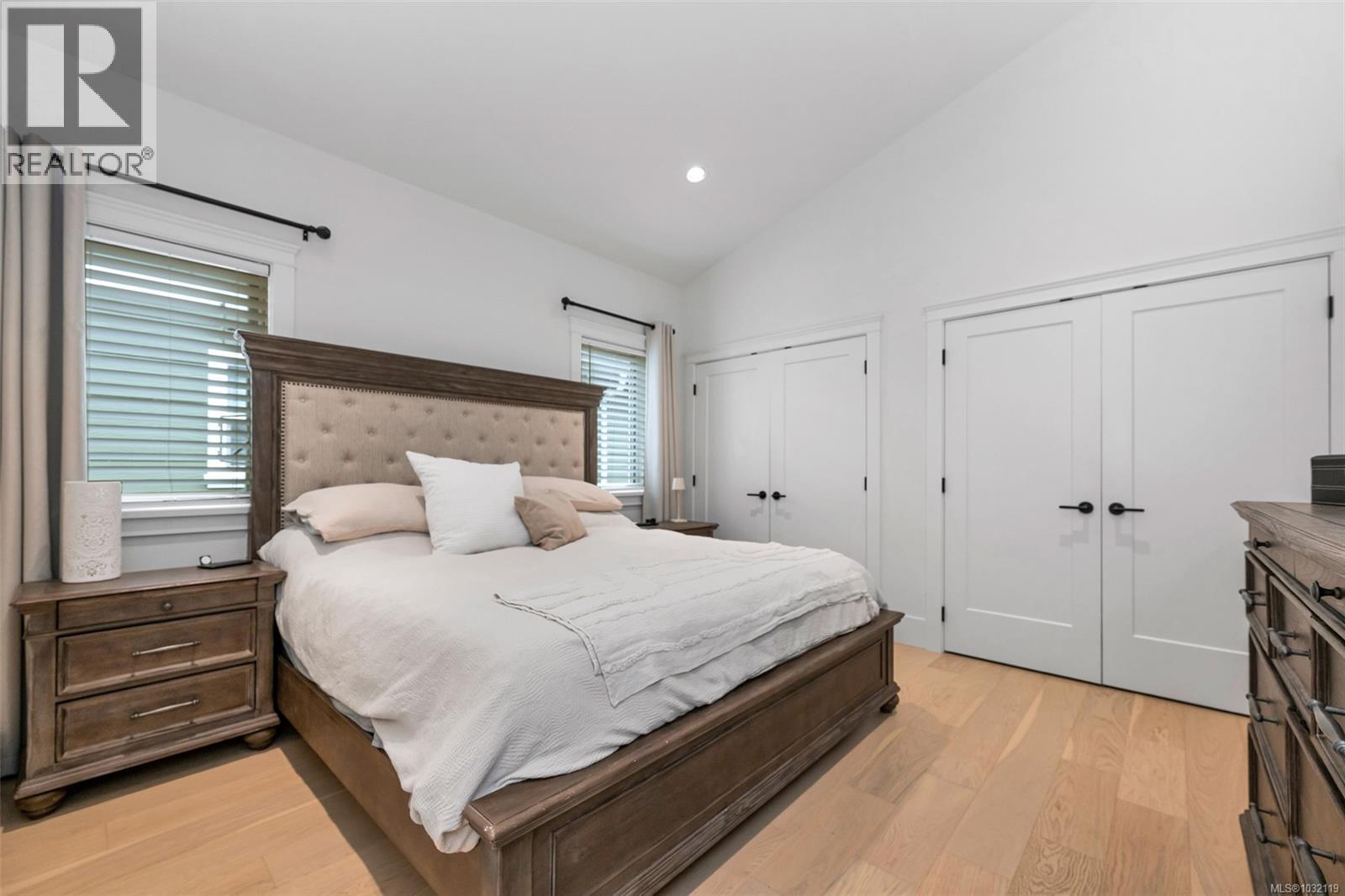 302 EDGEWOOD CRES - 28