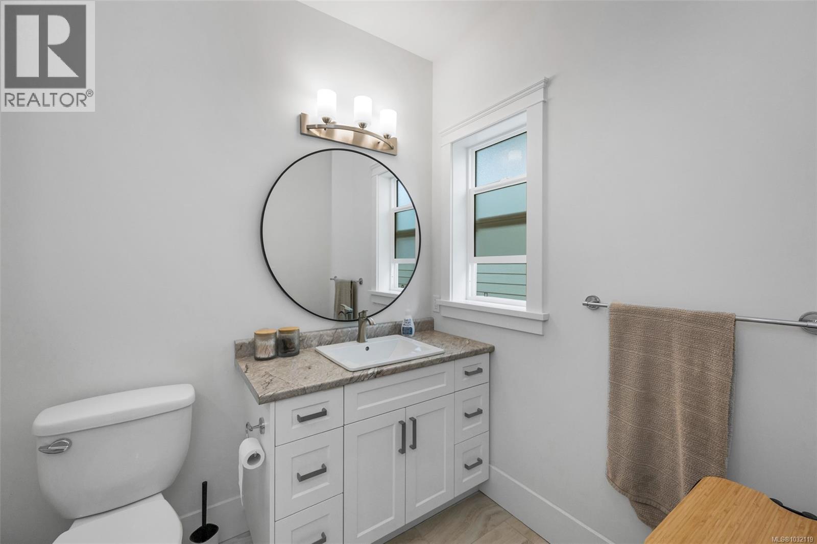 302 EDGEWOOD CRES - 30