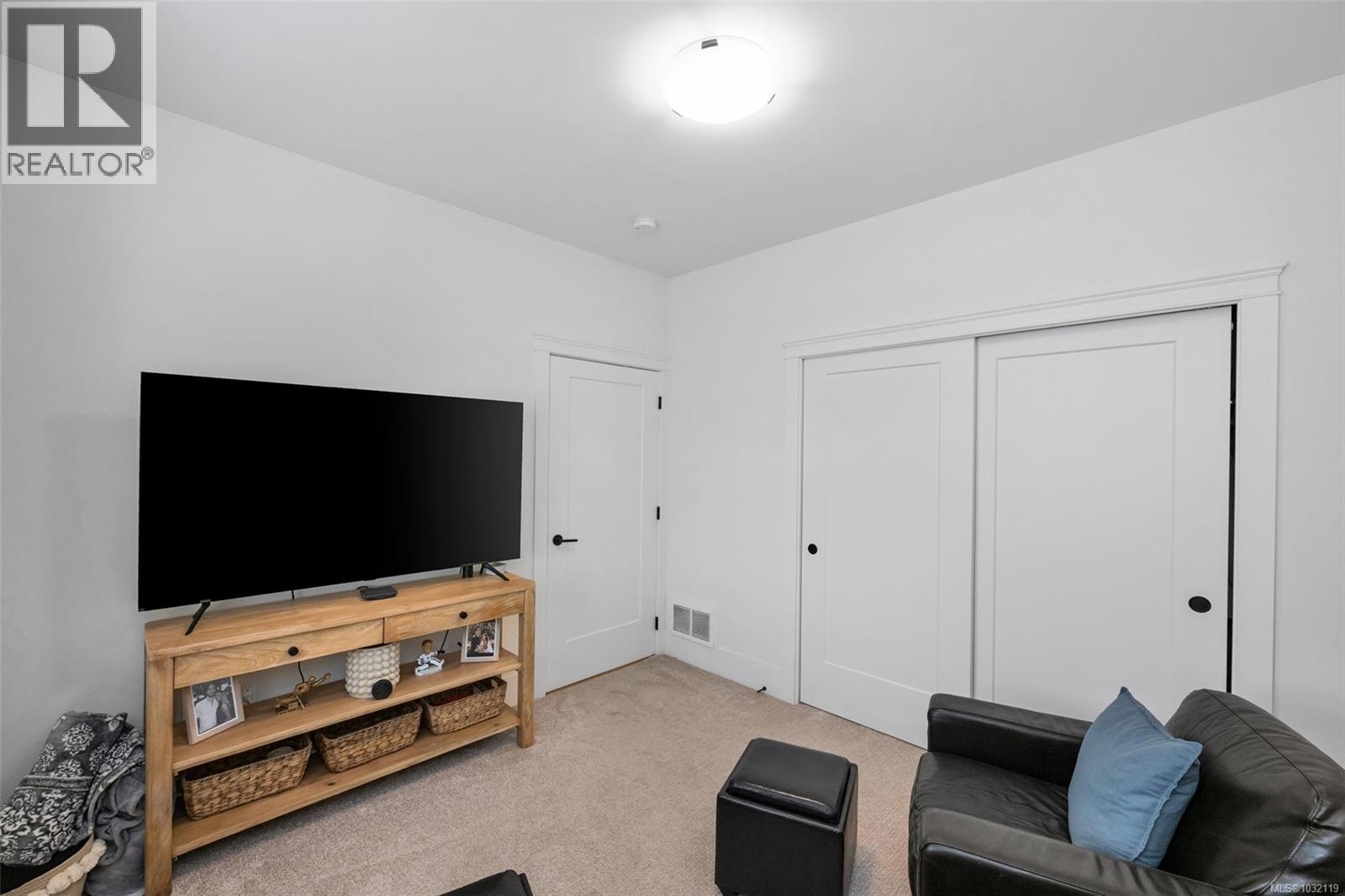 302 EDGEWOOD CRES - 33