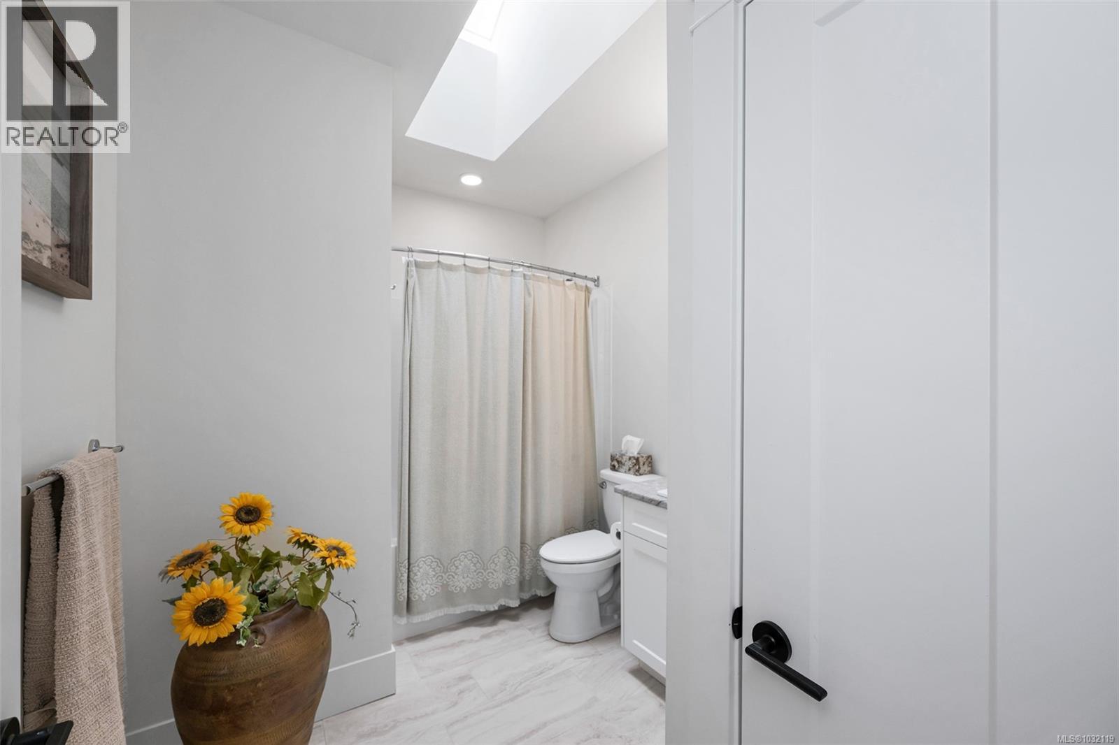 302 EDGEWOOD CRES - 34