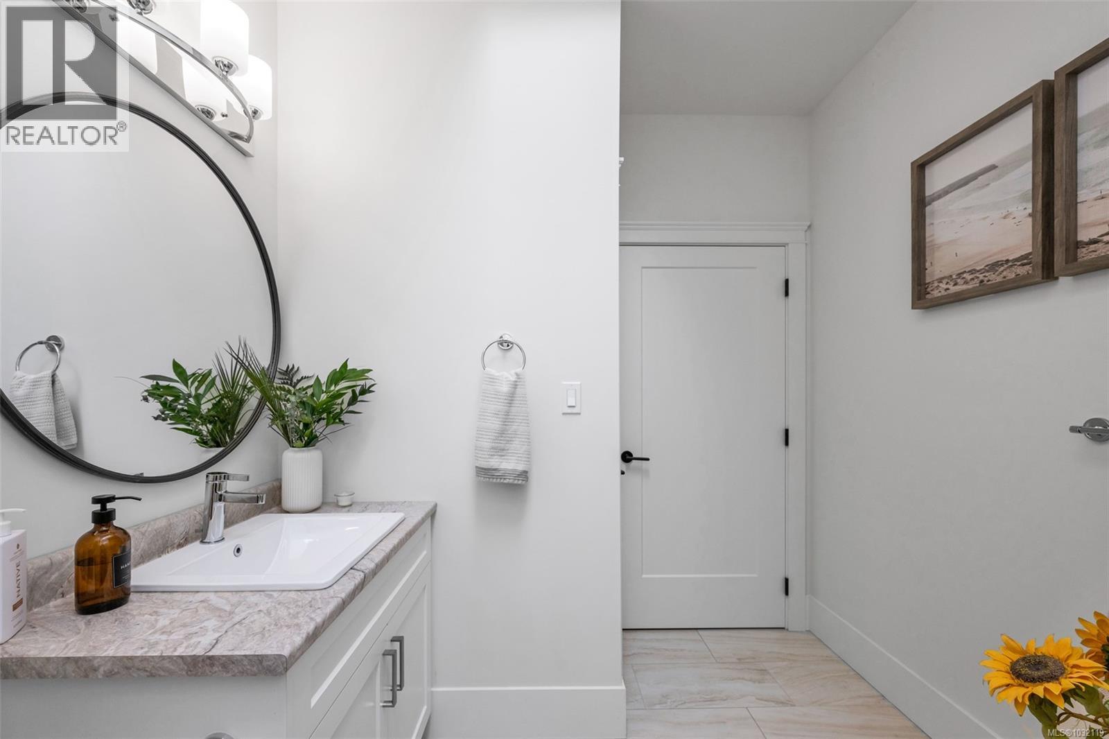 302 EDGEWOOD CRES - 35