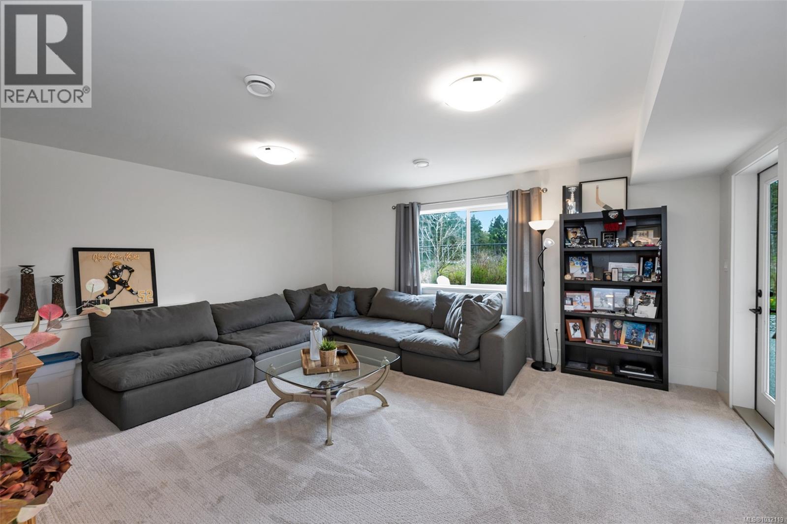 302 EDGEWOOD CRES - 36