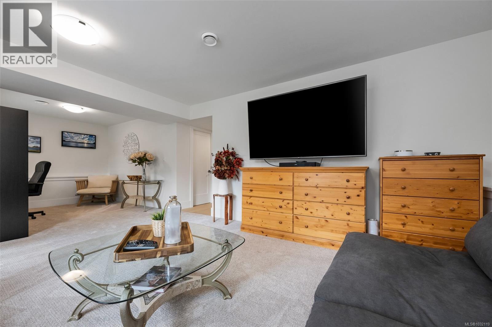 302 EDGEWOOD CRES - 37