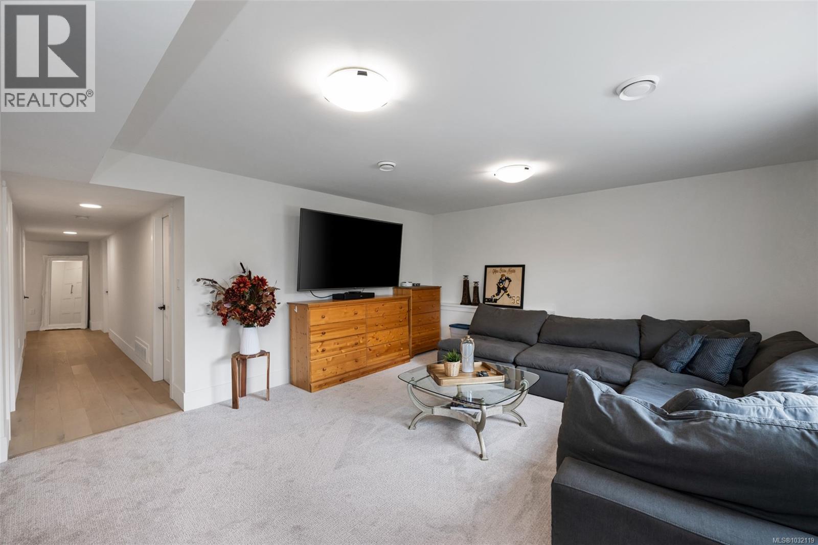 302 EDGEWOOD CRES - 38