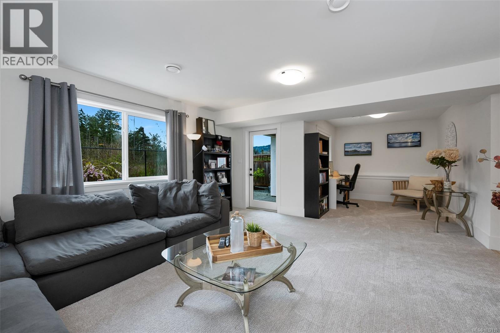 302 EDGEWOOD CRES - 39