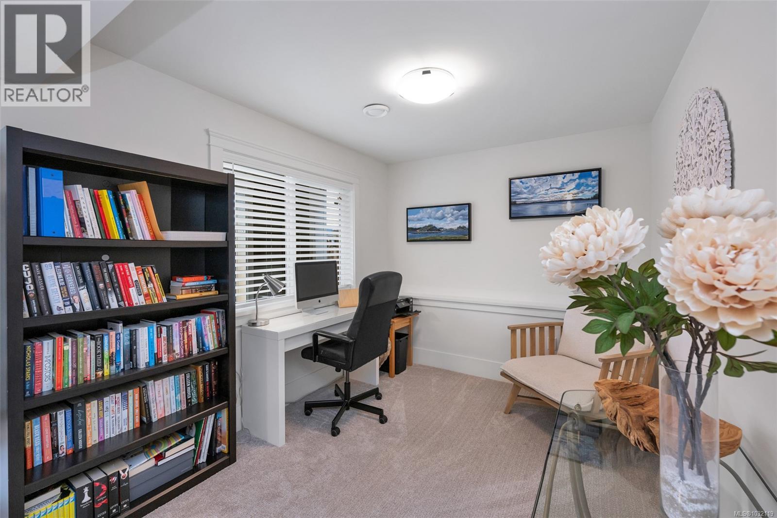 302 EDGEWOOD CRES - 44