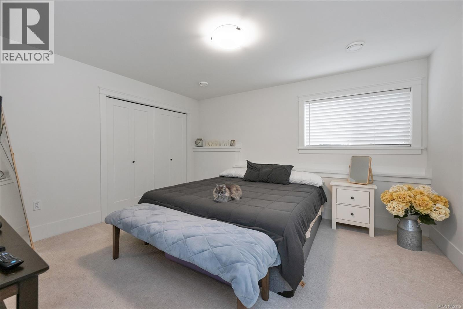 302 EDGEWOOD CRES - 48